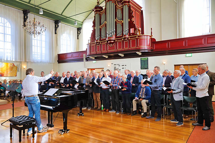 27 okt 2018 - Groot mannenkoor Midden Holland en gemengd koor Encore in de Geref.Kerk_03